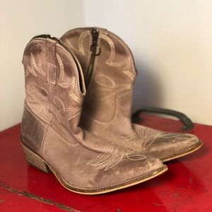 Light Gray Leather Zip Up Western Style Boots 9